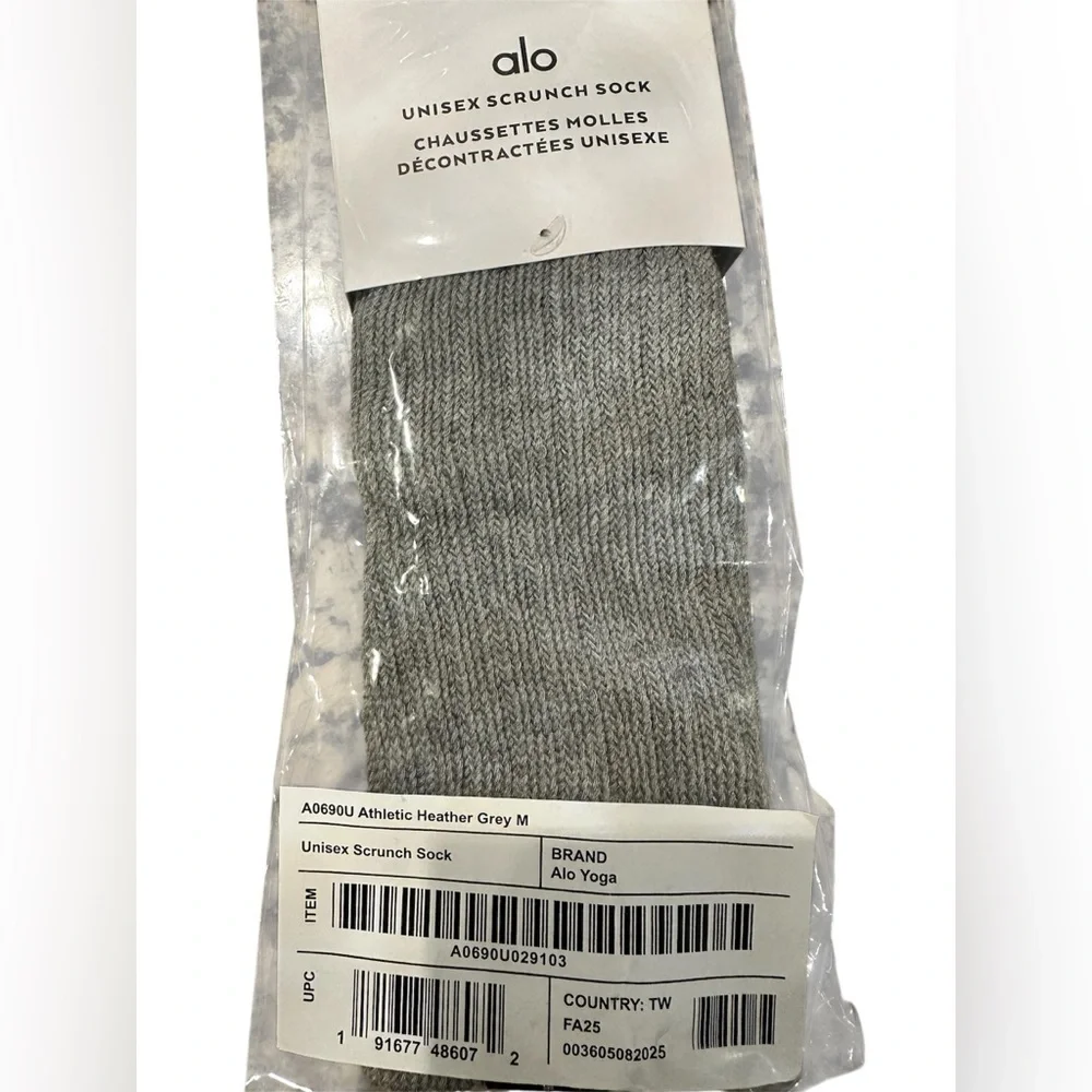ALO Yoga Athletic Heather Gray Unisex Scrunch Socks Medium NWT (authentic)